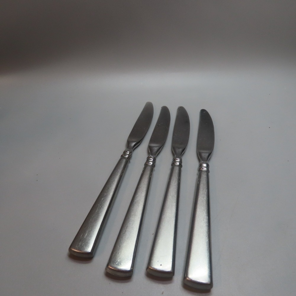 ONEIDA EASTON STAINLESS SET OF 4 BUTTER KNIVES - USED